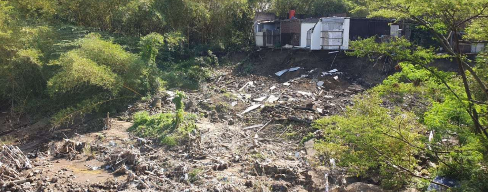 Persoalan erosi yang terjadi di Kanal Banjir Timur Semarang
